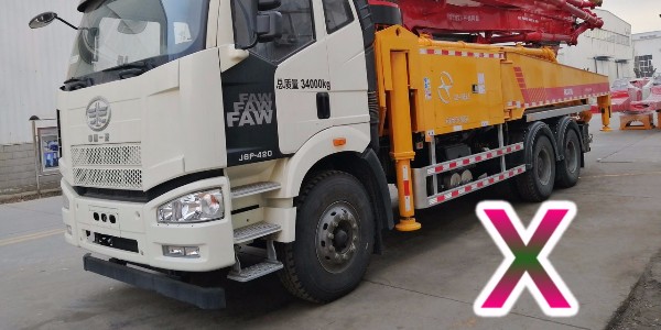 為什么小型混凝土泵車部分位置的臂架不能打開或移動？