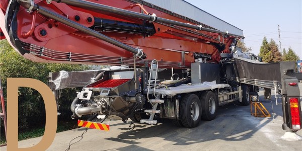 泵車支腿固定后，全方位檢查