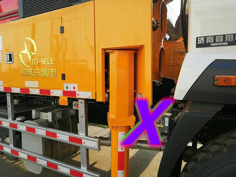 青島小型混凝土泵車價格 (8)