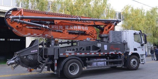 當你考慮32米小泵車時，有哪些點是在選擇時要注意的呢？