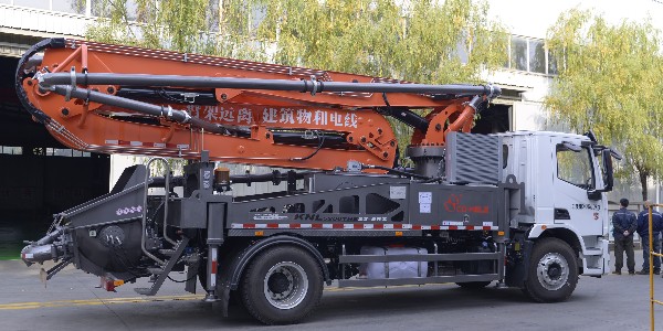 32米泵車在操作臂架之前要注意哪些？