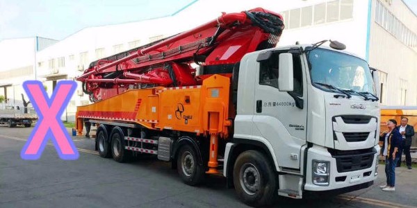 針對開閉兩種系統，小型泵車的正常作業溫度應怎樣滿足？